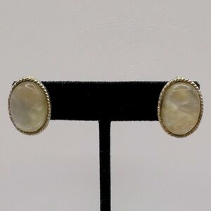 VINTAGE Oval Mother-of-Pearl Earrings